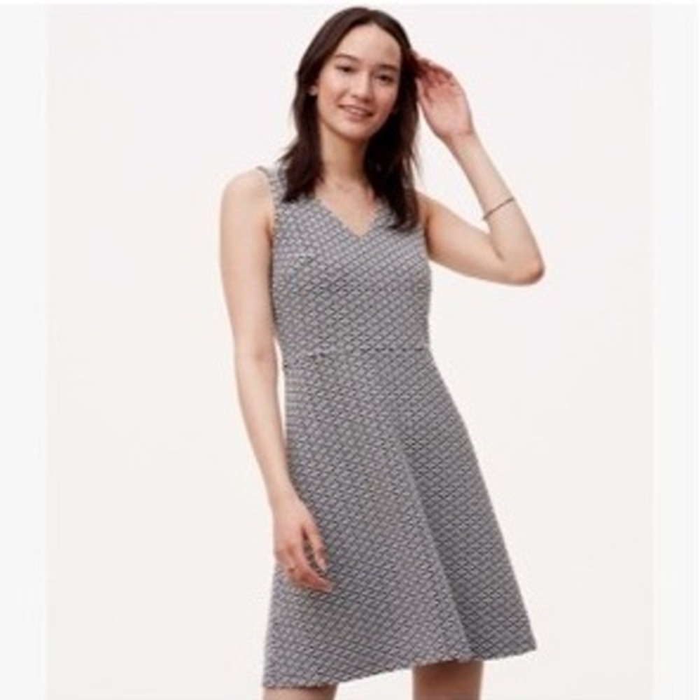 LOFT‎ Fit & Flare Dress Geometric Print Sleeveless V-Neck Career Size 8